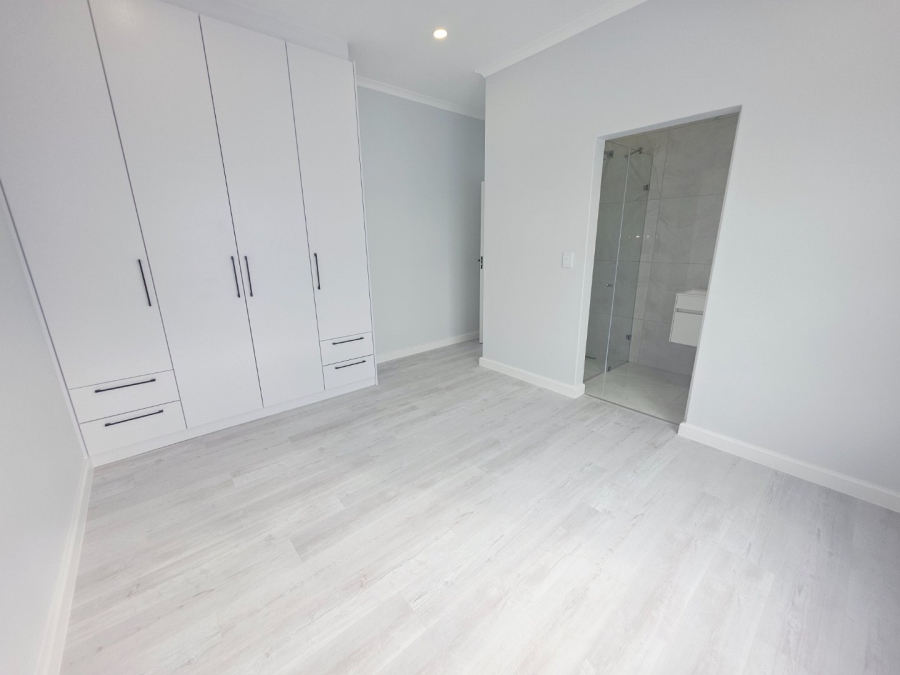 5 Bedroom Property for Sale in Sandown Western Cape